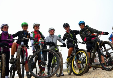 ragazze in bici alla pedalata ride like a girl sui Colli Euganei